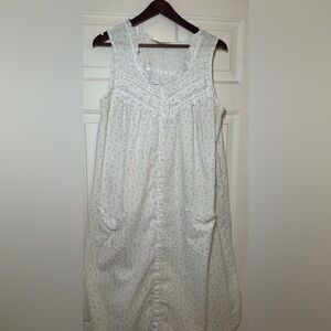 Vintage Carriage Court Nightgown Size Large Floral‎ Sleep Dress Cottagecore.
